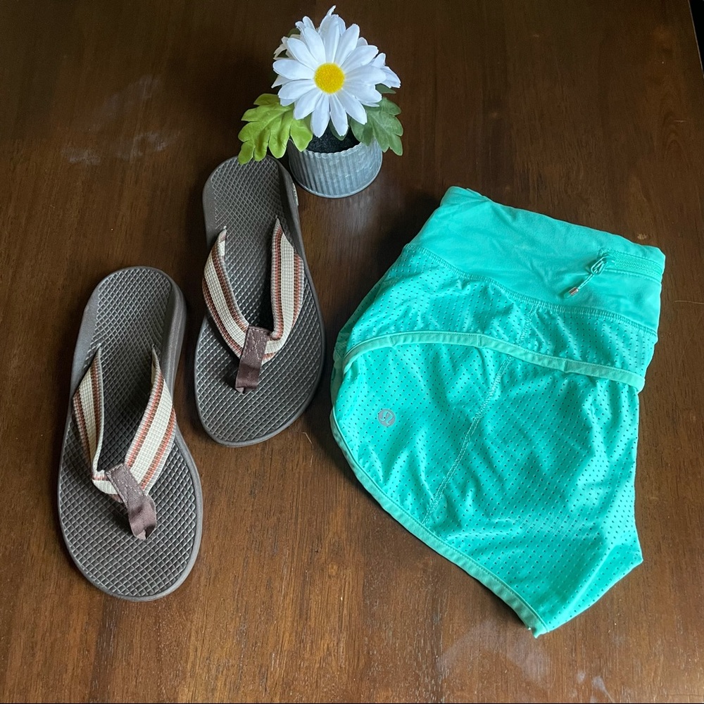 Chaco Brown Flip Flop Sandals Size 7